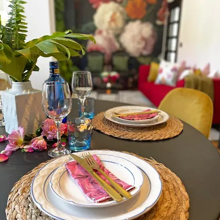 Classic Chic A Apartment